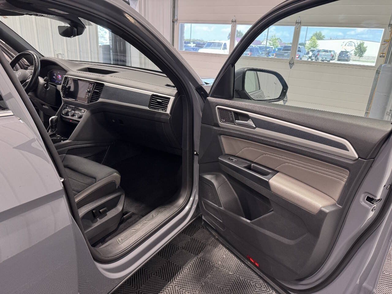 Used 2021 Volkswagen Atlas Cross Sport SEL Premium R-Line w/ Cross Sport MDO Package AWD/4WD image 17