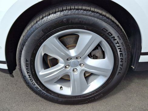 Used 2026 Land Rover Range Rover Velar S AWD/4WD image 9