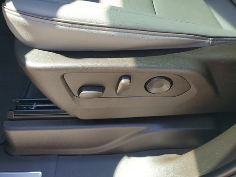 Used 2023 GMC Yukon SLT w/ SLT Premium Package AWD/4WD image 19