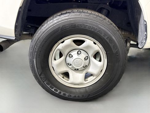 Used 2021 Toyota Tacoma SR image 32