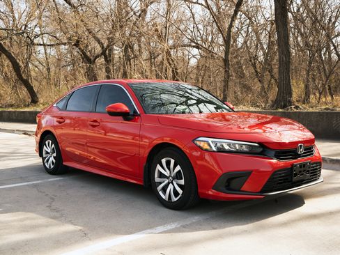 Used 2023 Honda Civic LX image 2