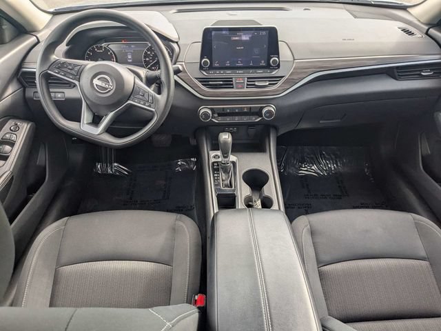 Used 2025 Nissan Altima 2.5 SV FWD image 12