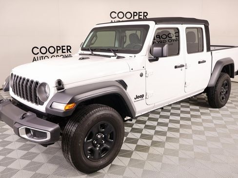 Used 2024 Jeep Gladiator Sport image 9