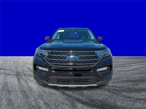 Certified 2022 Ford Explorer XLT w/ Equipment Group 202A image 9