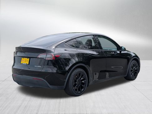Used 2024 Tesla Model Y Long Range AWD/4WD image 7