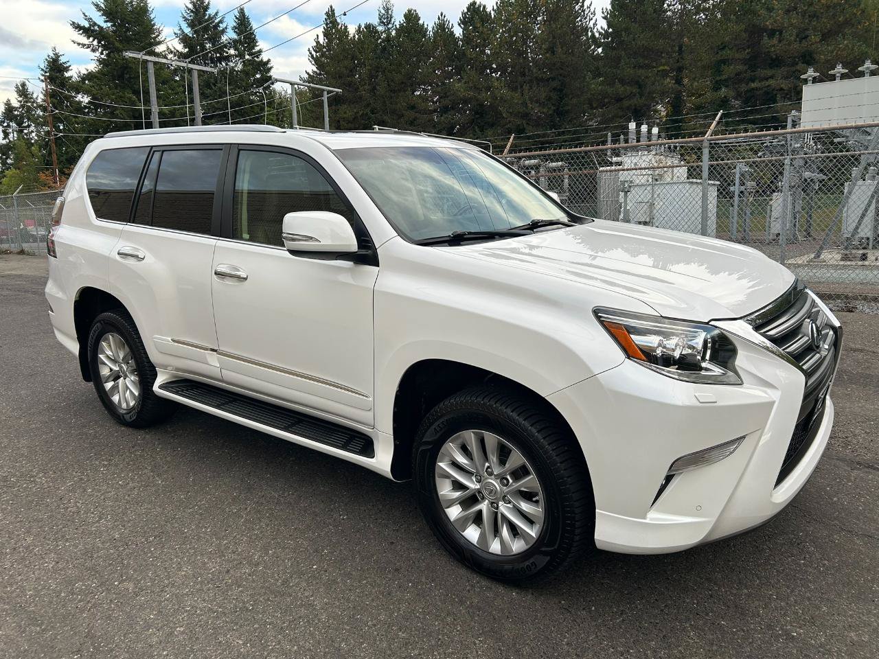 Used 2017 Lexus GX 460 Premium AWD/4WD image 3
