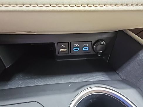 Used 2022 Toyota Highlander XLE image 19