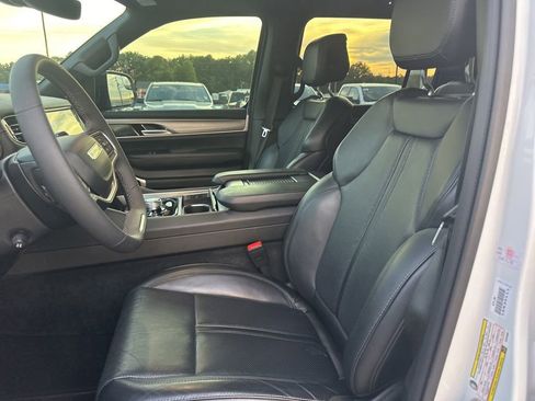 Used 2025 Jeep Wagoneer 4WD image 7