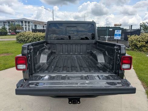 Used 2021 Jeep Gladiator Sport AWD/4WD image 13