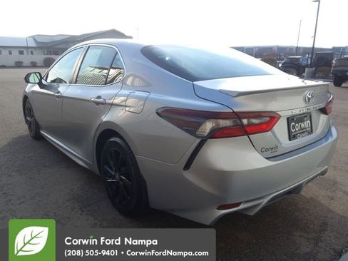 Used 2022 Toyota Camry SE image 5