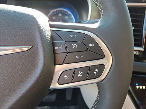 Certified 2023 Chrysler Pacifica Touring-L FWD image 22
