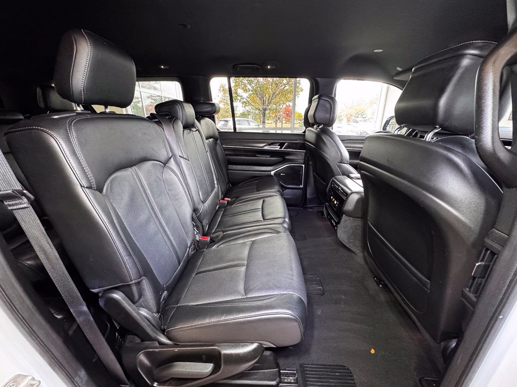 Used 2024 Jeep Wagoneer L Series II w/ Flexible Seating Group AWD/4WD image 45