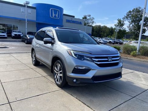 Used 2018 Honda Pilot Touring image 2