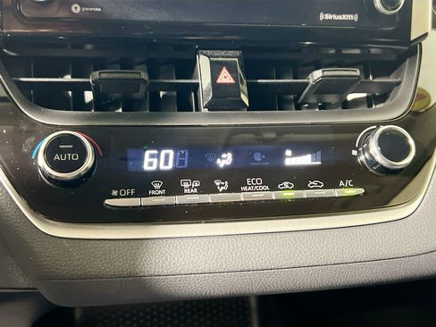 Used 2021 Toyota Corolla LE w/ LE Convenience Package FWD image 26