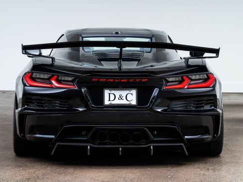 Used 2024 Chevrolet Corvette Z06 RWD image 9