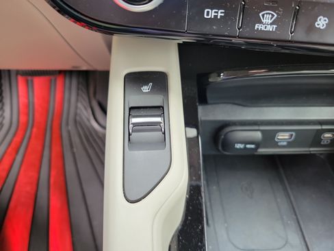 Used 2025 Kia Telluride S FWD image 13