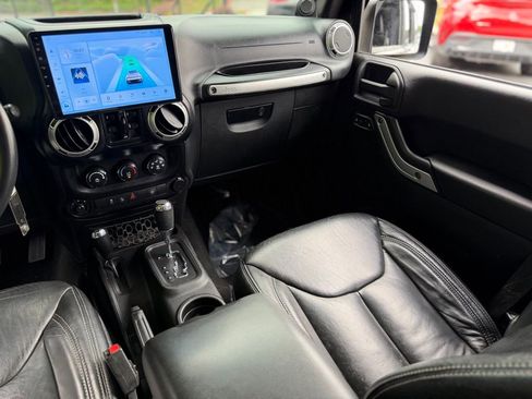 Used 2013 Jeep Wrangler Unlimited Sahara w/ Connectivity Group AWD/4WD image 41