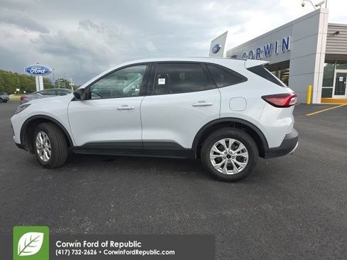 Used 2025 Ford Escape Active w/ Tech Pack #1 AWD/4WD image 8