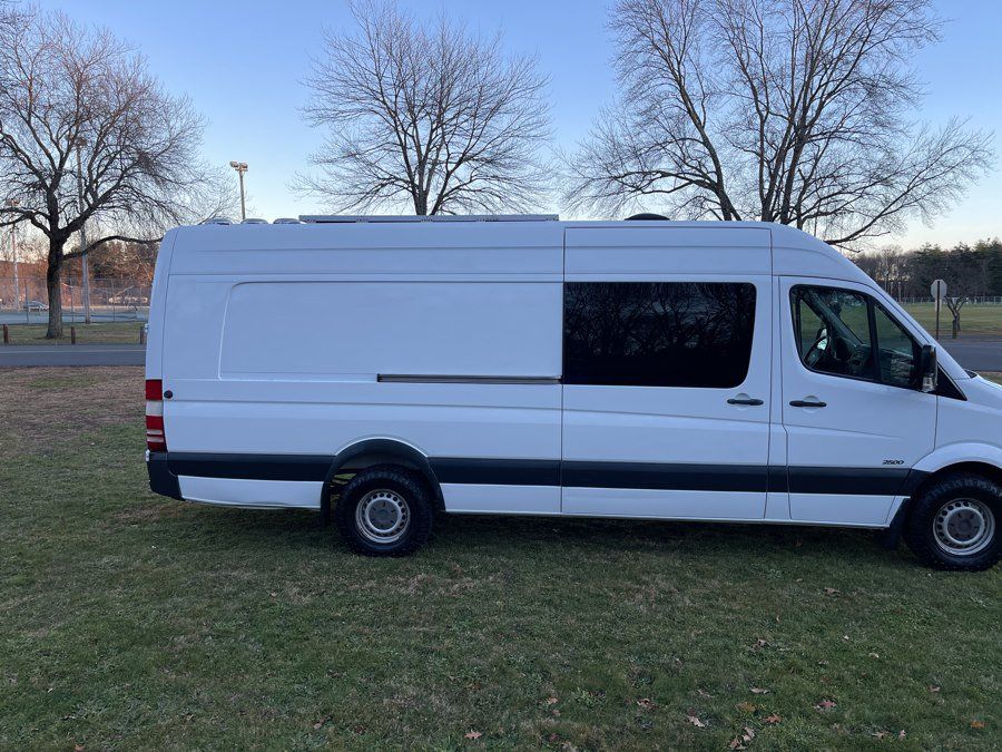 Used 2011 Freightliner Sprinter 2500 RWD image 30