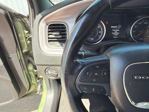 Used 2019 Dodge Charger SXT RWD image 16