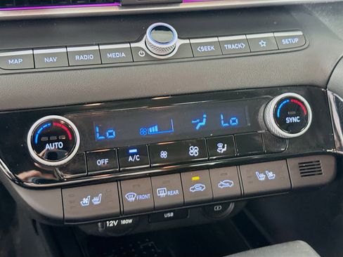 Used 2022 Hyundai Elantra Limited FWD image 19