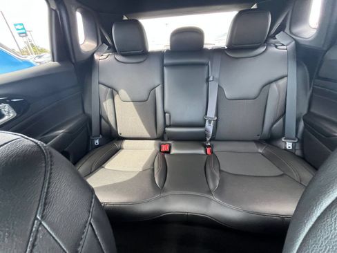 Used 2025 Jeep Compass Trailhawk AWD/4WD image 38