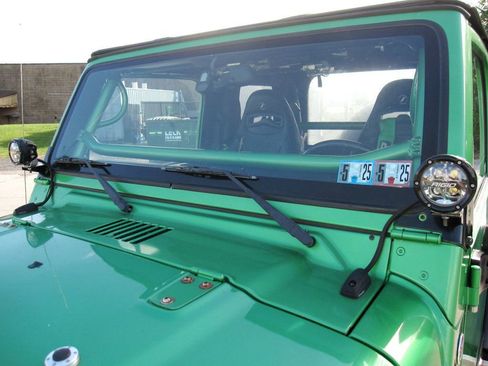 Used 2005 Jeep Wrangler Rubicon image 17