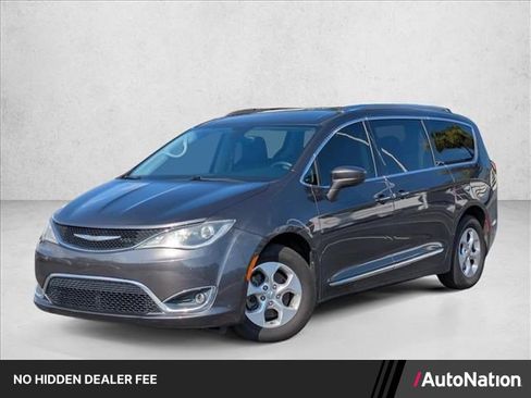 Used 2017 Chrysler Pacifica Touring-L Plus FWD image 1