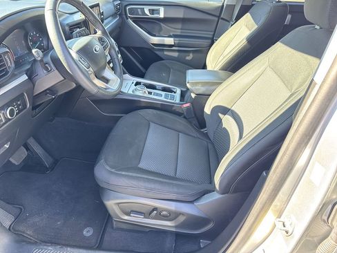 Used 2023 Ford Explorer XLT image 9
