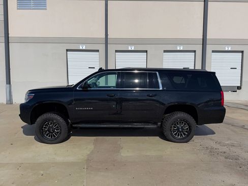 Used 2018 Chevrolet Suburban LT image 5