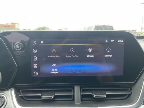 Used 2025 Chevrolet Trax LT FWD image 24