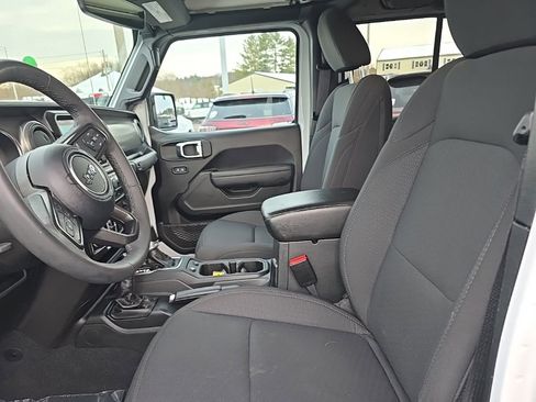 Certified 2023 Jeep Gladiator Willys image 21