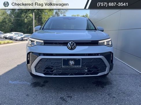 New 2025 Volkswagen Taos SE image 27