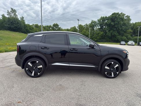 Used 2025 Nissan Kicks SR AWD/4WD image 4