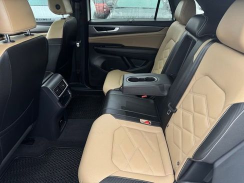 Used 2025 Volkswagen Atlas Cross Sport SE w/ Panoramic Sunroof Package image 21