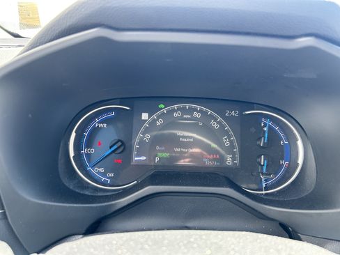Used 2025 Toyota RAV4 XLE AWD/4WD image 16