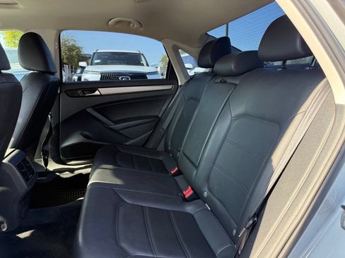 Used 2014 Volkswagen Passat 2.5 SE FWD image 9
