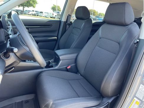 Used 2025 Honda CR-V LX image 22