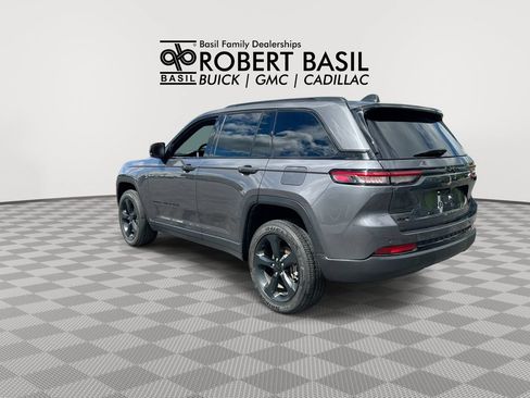 Used 2023 Jeep Grand Cherokee Altitude AWD/4WD image 6