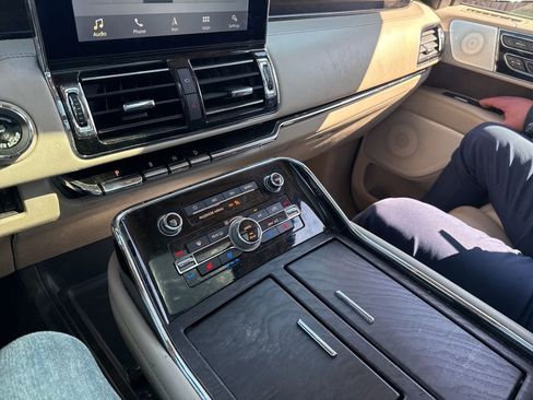 Used 2019 Lincoln Navigator L Reserve image 19