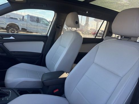 Used 2021 Volkswagen Tiguan SE R-Line image 17