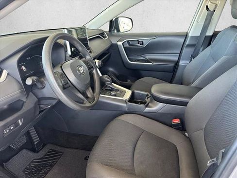 Used 2025 Toyota RAV4 LE AWD/4WD image 9