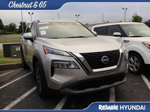 Used 2023 Nissan Rogue SV FWD image 3