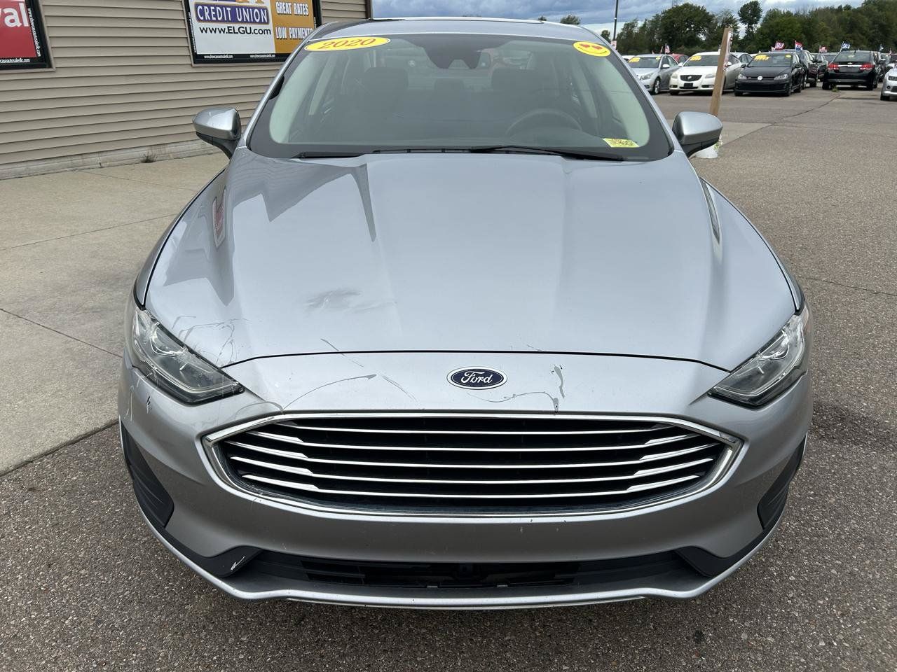 Used 2020 Ford Fusion SE FWD image 2