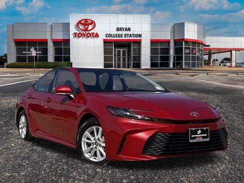 Used 2025 Toyota Camry LE image 1
