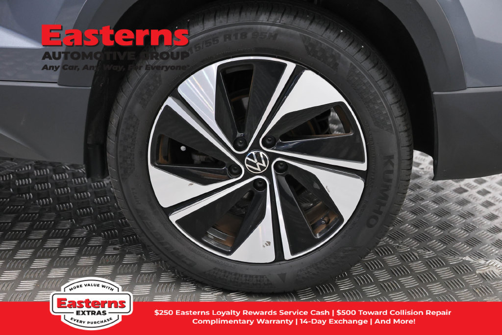 Used 2025 Volkswagen Taos SE AWD/4WD image 33