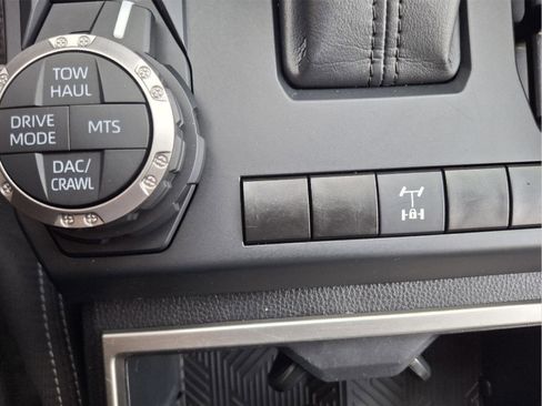 Used 2025 Toyota Tacoma TRD Off-Road image 23