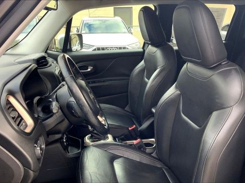 Used 2016 Jeep Renegade Limited image 8
