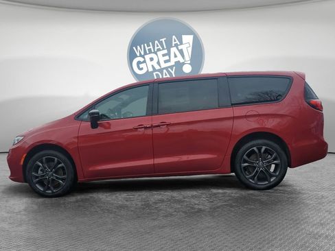 New 2026 Chrysler Pacifica Select AWD/4WD image 7