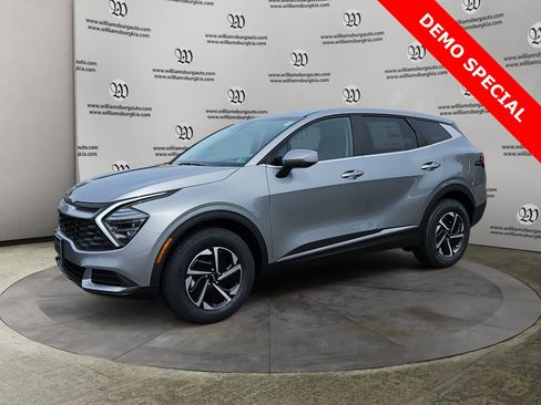 Used 2025 Kia Sportage LX image 1